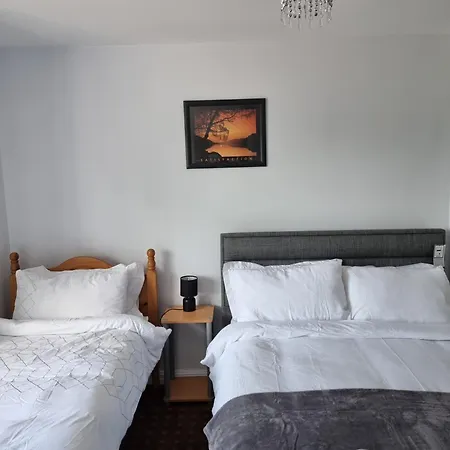 3 Bedrooms - Sleep 7 - Garden - Private Parking Carrick-on-Shannon Exterior photo