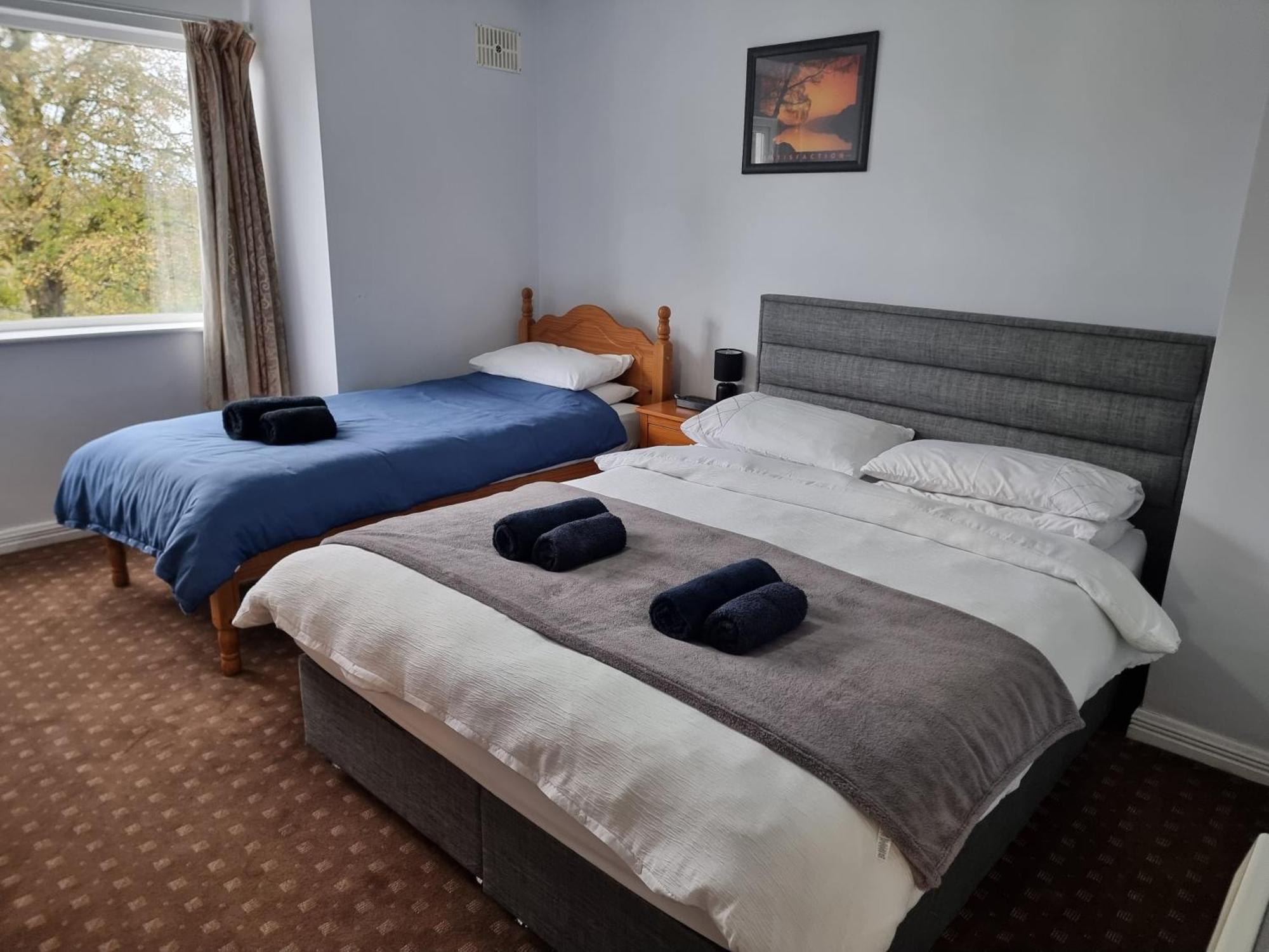 Casa vacanze 3 Bedrooms - Sleep 7 - Garden - Private Parking Carrick on Shannon