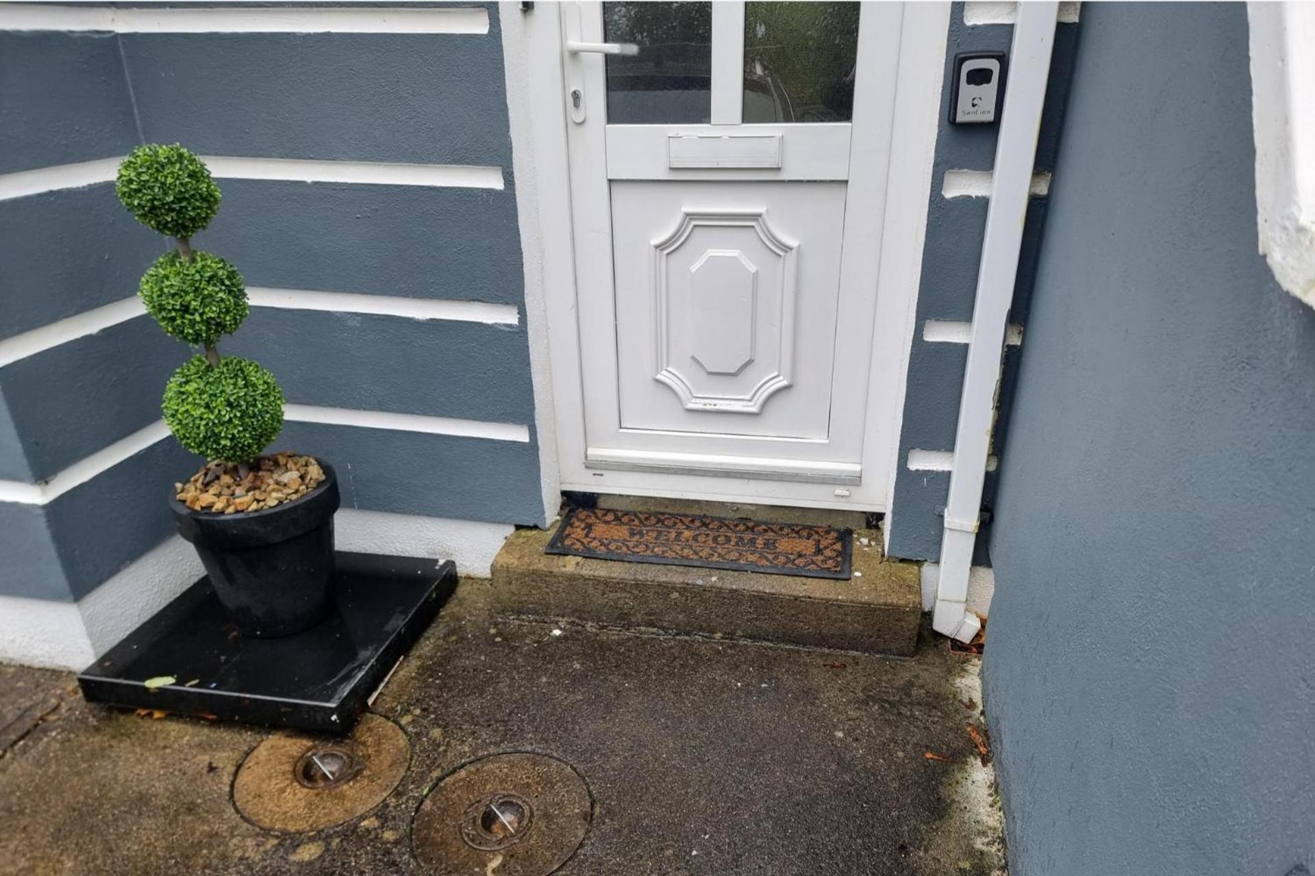 3 Bedrooms - Sleep 7 - Garden - Private Parking Carrick on Shannon