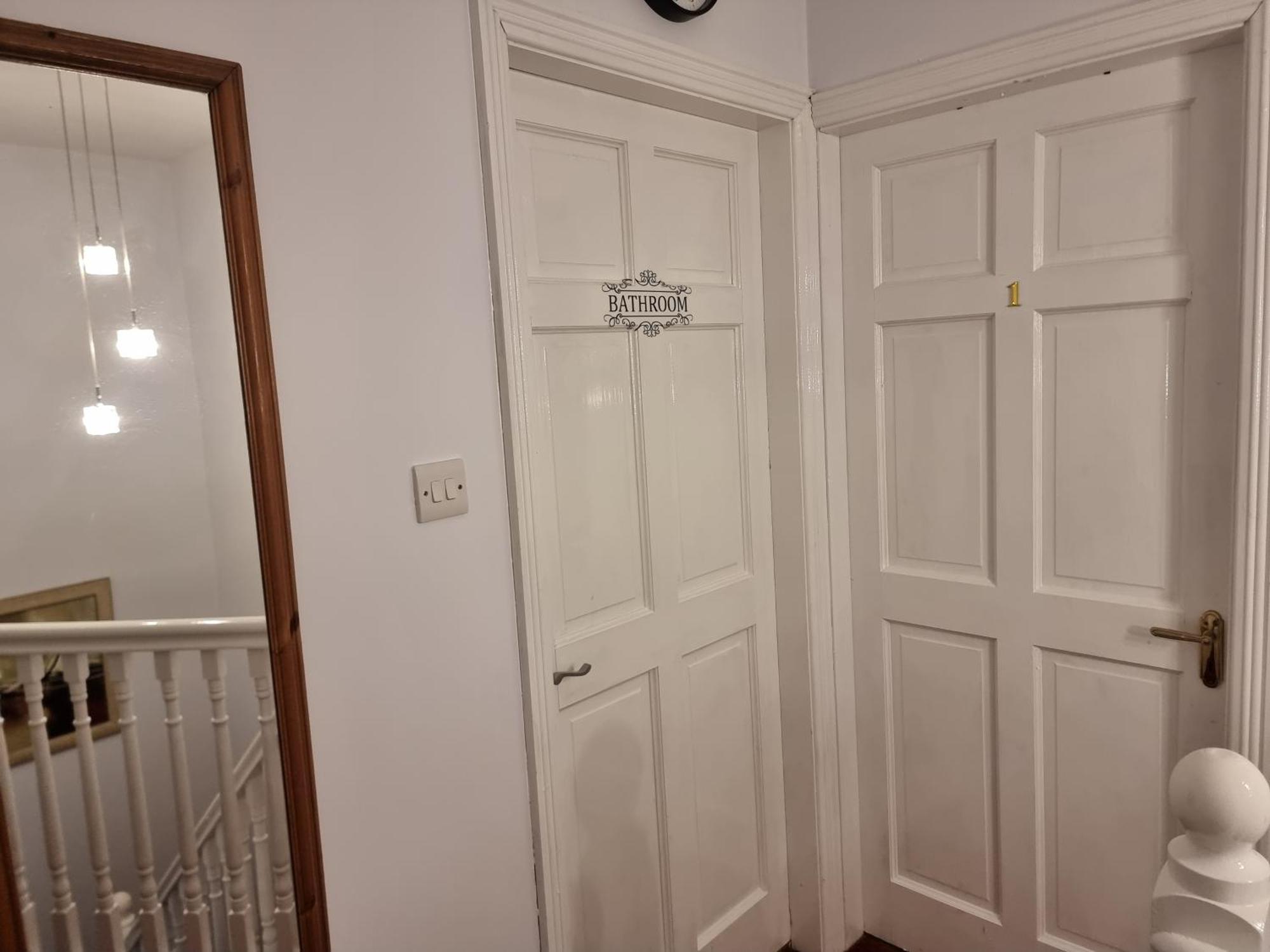 3 Bedrooms - Sleep 7 - Garden - Private Parking *