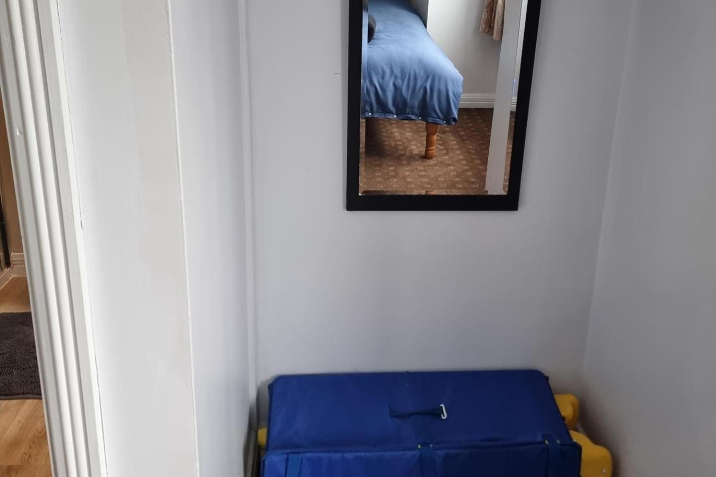 Holiday home 3 Bedrooms - Sleep 7 - Garden - Private Parking *
