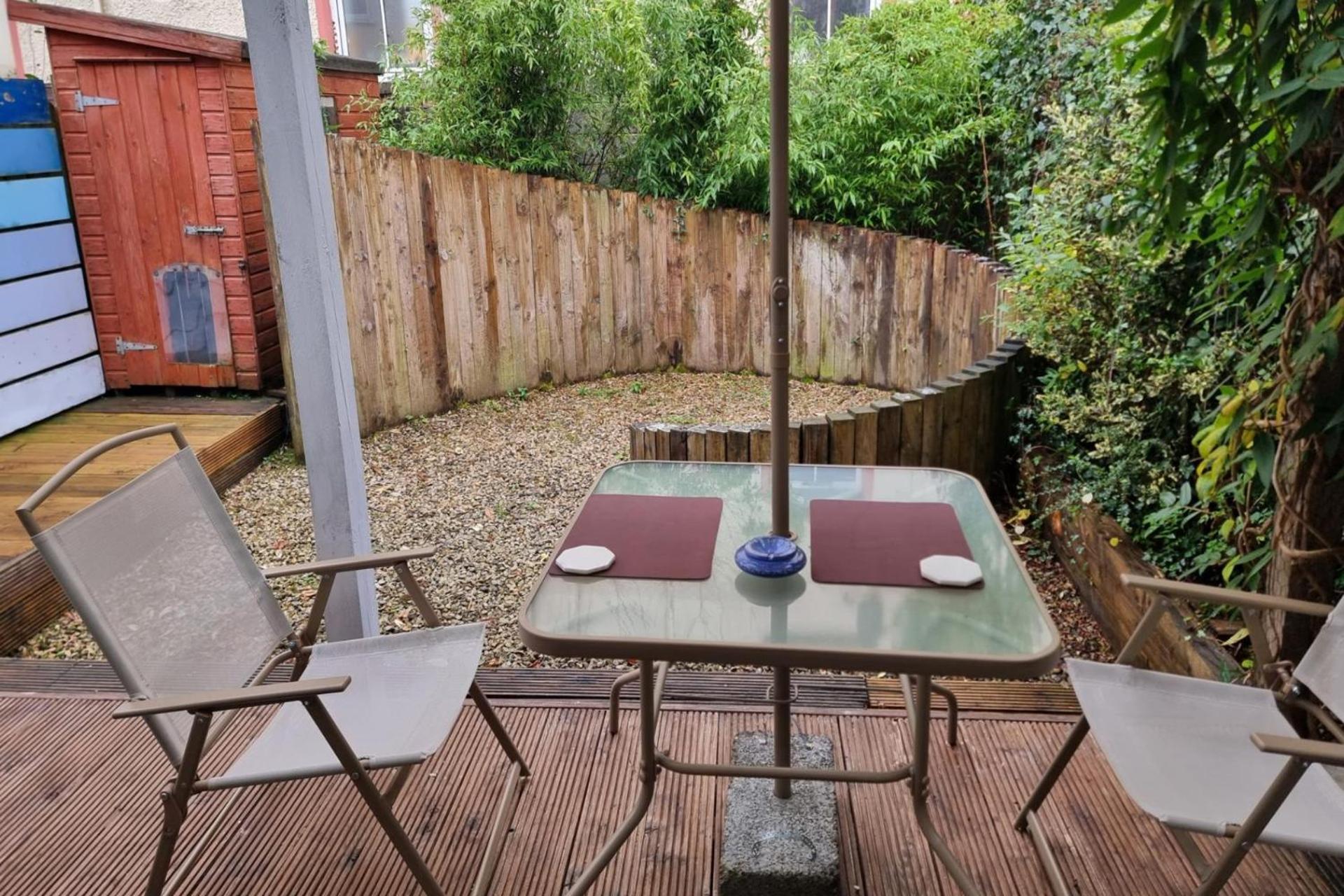 3 Bedrooms - Sleep 7 - Garden - Private Parking *
